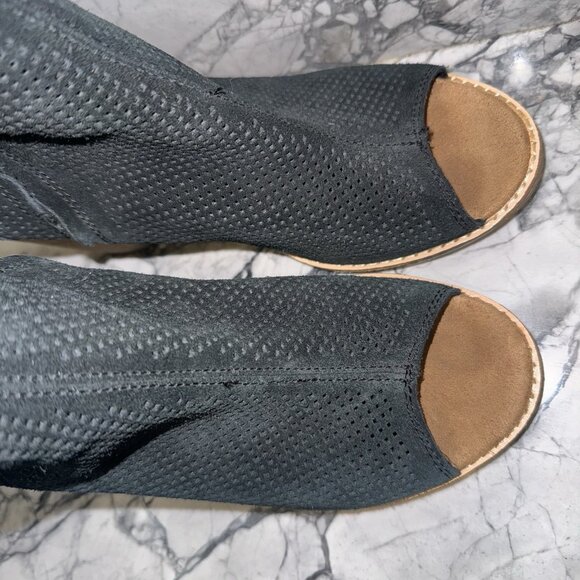 Tom’s Women’s 8.5 Black Open Toe Perforated Bootie Ankle - Picture 2 of 7